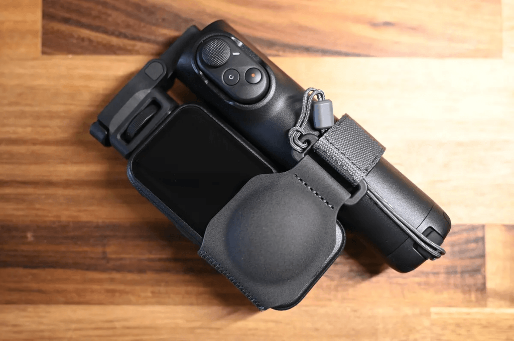 Insta360 折疊自拍桿收納狀態